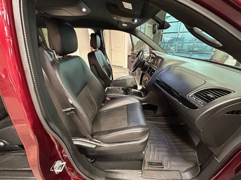 Used 2019 Dodge Grand Caravan SXT image 39