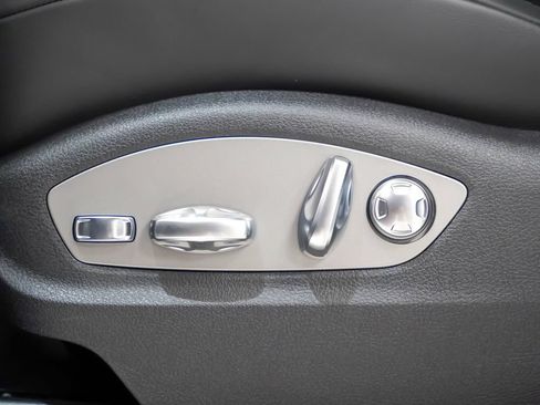 Certified 2026 Porsche Macan AWD/4WD image 24
