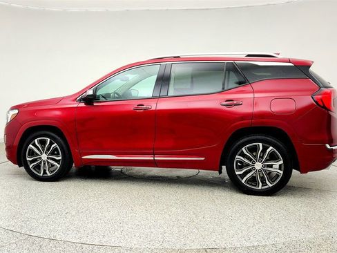 Used 2020 GMC Terrain Denali w/ Denali Premium Package FWD image 4