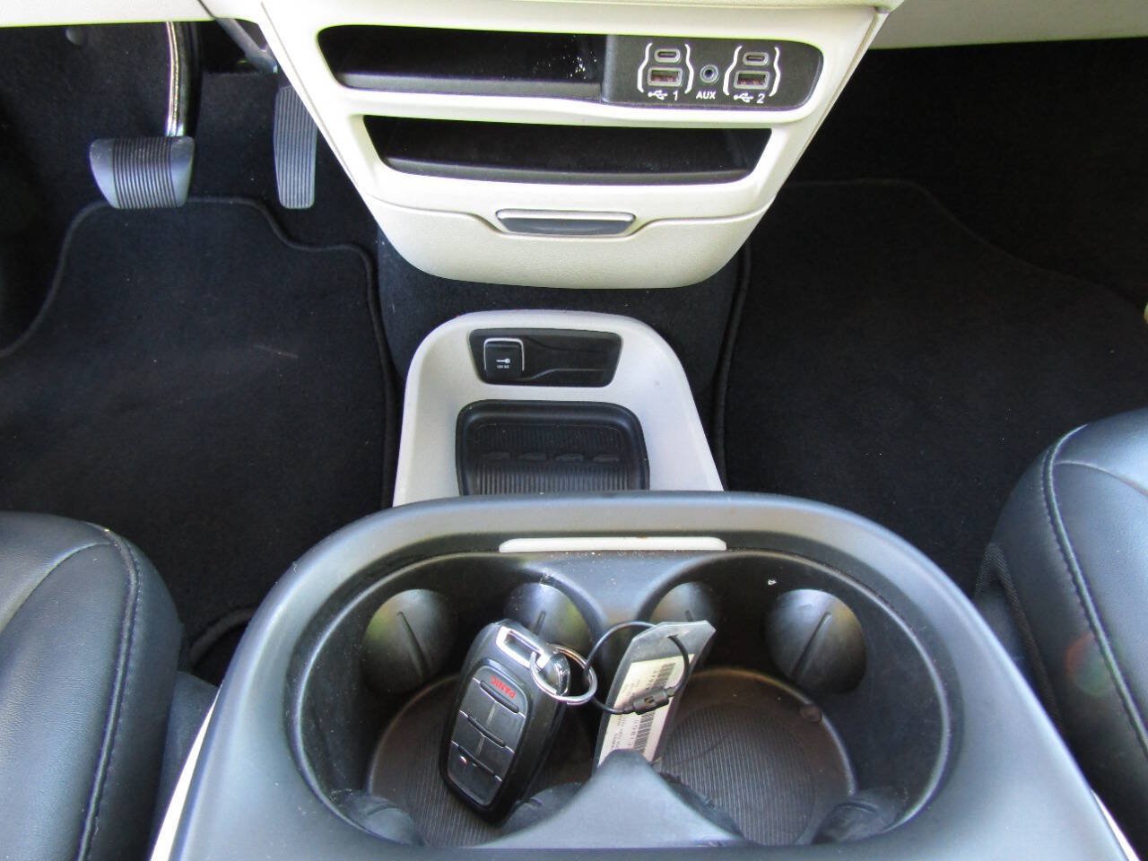 Used 2024 Chrysler Pacifica Touring-L FWD image 17