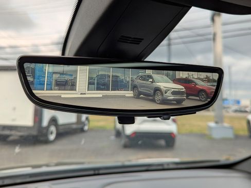 Used 2022 Chevrolet Traverse RS image 17