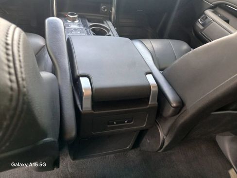 Used 2020 Land Rover Discovery SE AWD/4WD image 28