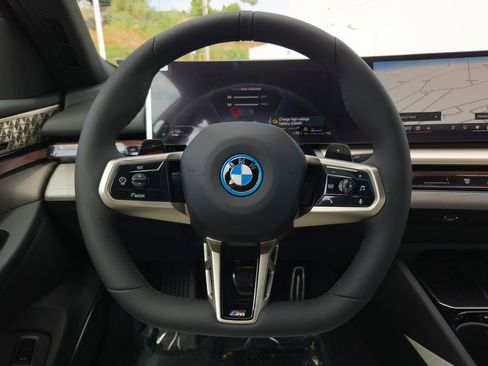 New 2026 BMW 550e xDrive image 14