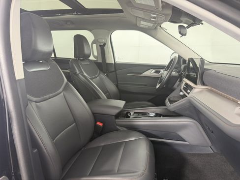 Used 2025 Ford Explorer Active w/ Active Comfort Package AWD/4WD image 10