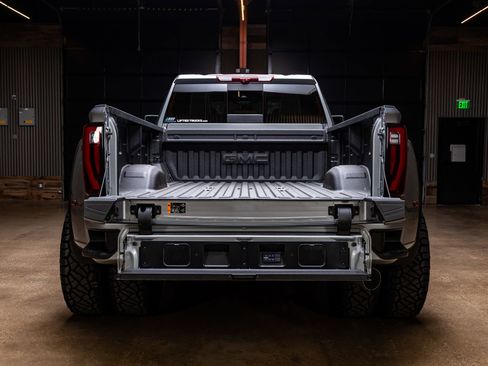 Used 2026 GMC Sierra 3500 Denali Ultimate image 9