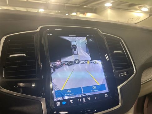 Certified 2024 Volvo XC90 B6 Plus image 17