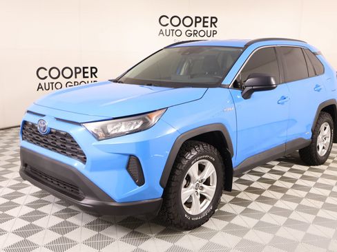 Used 2021 Toyota RAV4 LE AWD/4WD image 9