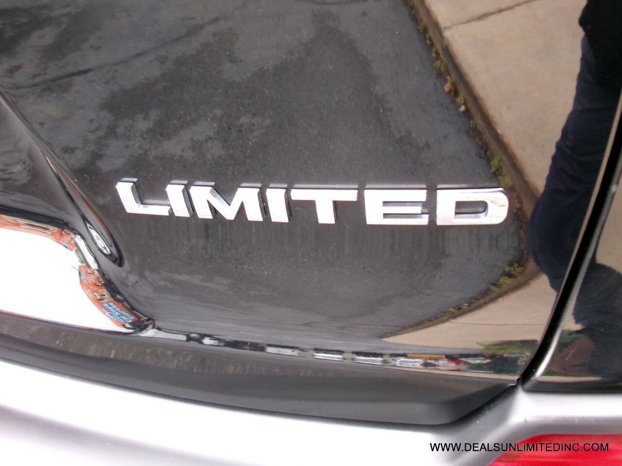 Used 2019 Jeep Cherokee Limited w/ Technology Group AWD/4WD image 6