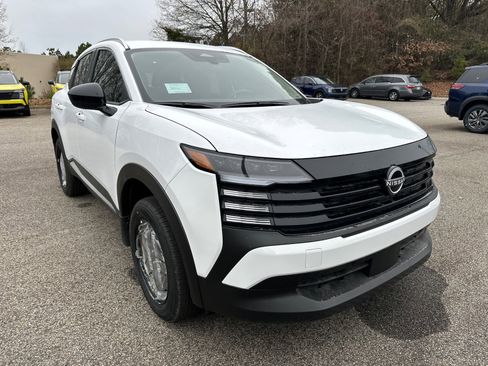 New 2026 Nissan Kicks SV image 3