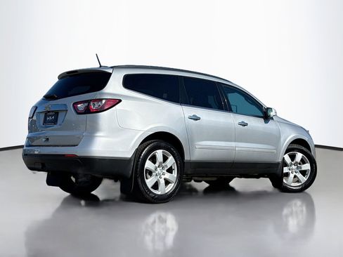 Used 2017 Chevrolet Traverse LT w/ Style and Technology Package image 2