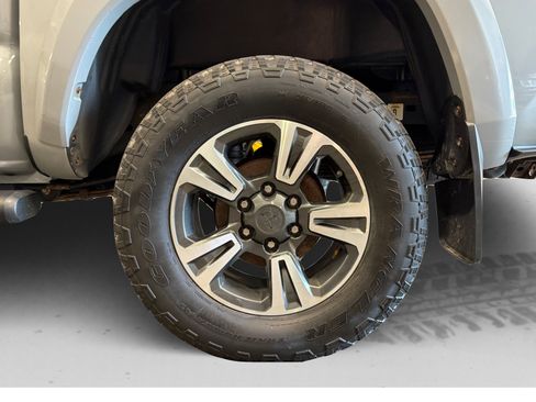 Used 2019 Toyota Tacoma TRD Sport w/ Technology Package AWD/4WD image 52