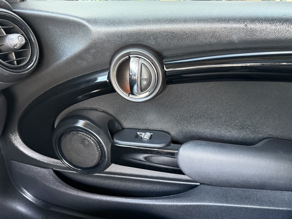 Used 2019 MINI Cooper 2-Door Hardtop FWD image 23