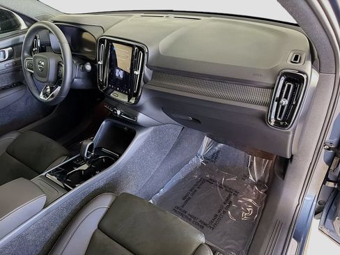 Used 2022 Volvo XC40 P8 Recharge Plus AWD/4WD image 30