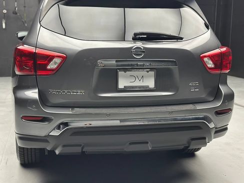 Used 2019 Nissan Pathfinder SL AWD/4WD image 16