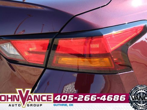 Used 2025 Nissan Altima 2.5 SV image 9