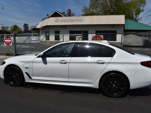 Used 2023 BMW 530e w/ M Sport Package RWD image 9