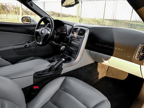 Used 2006 Chevrolet Corvette Coupe w/ Preferred Equipment Group image 16