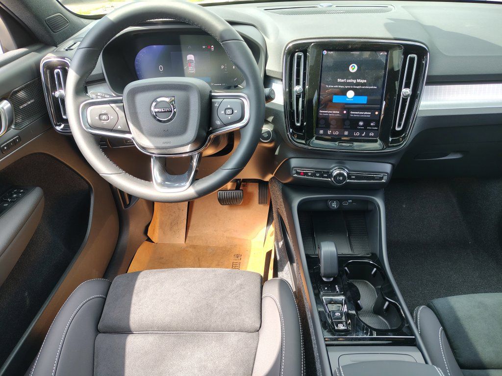 New 2026 Volvo XC40 B5 Ultra w/ Climate Package AWD/4WD image 32