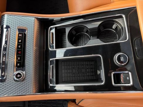 Used 2025 Lincoln Aviator Black Label AWD/4WD image 31