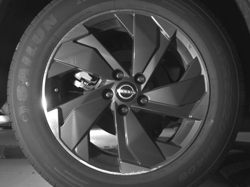 Used 2025 Nissan Rogue SV image 15