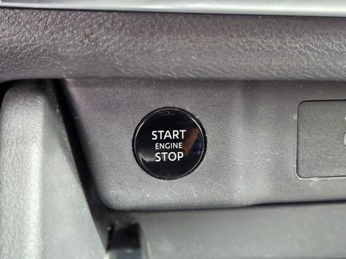 Used 2024 Nissan Rogue S FWD image 13