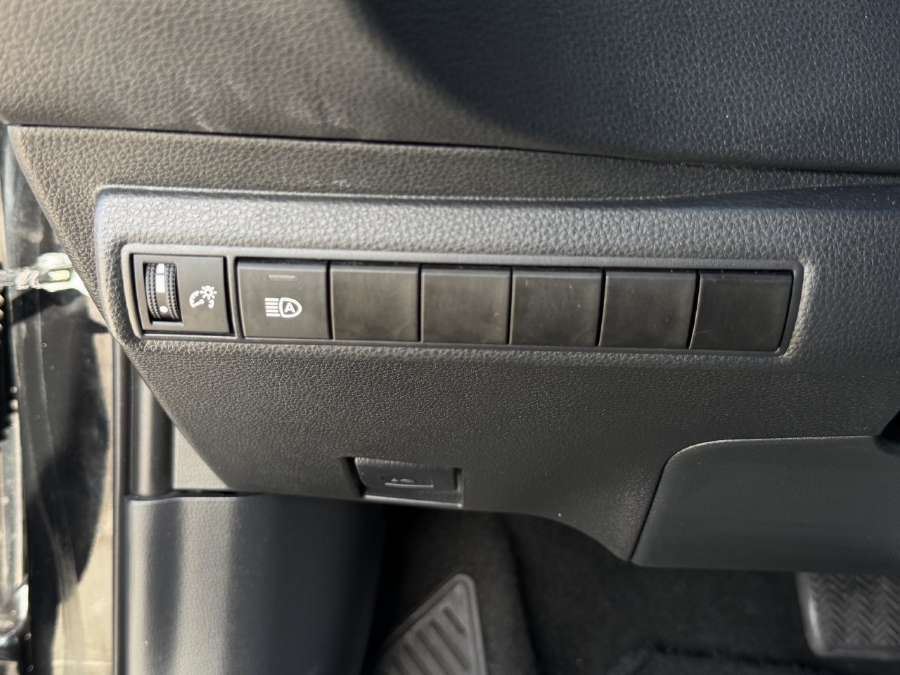 Used 2023 Toyota Corolla SE w/ Carpet Mat Package (TMS) FWD image 21