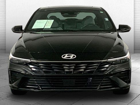 Used 2025 Hyundai Elantra Limited FWD image 2