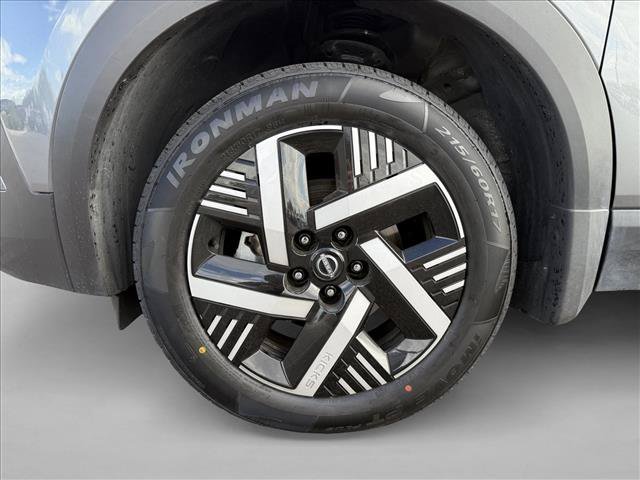 Used 2025 Nissan Kicks SV FWD image 25
