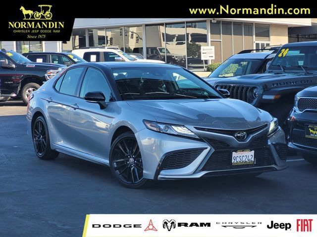 Used 2023 Toyota Camry XSE FWD image 1