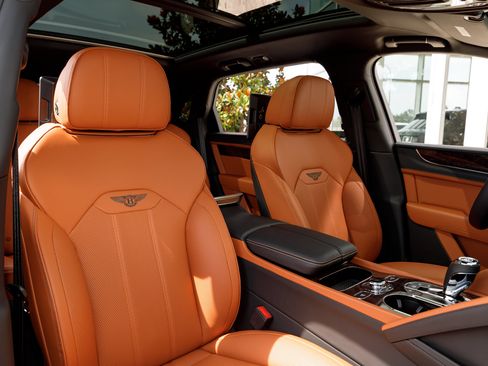 Certified 2023 Bentley Bentayga Extended Wheelbase AWD/4WD image 60