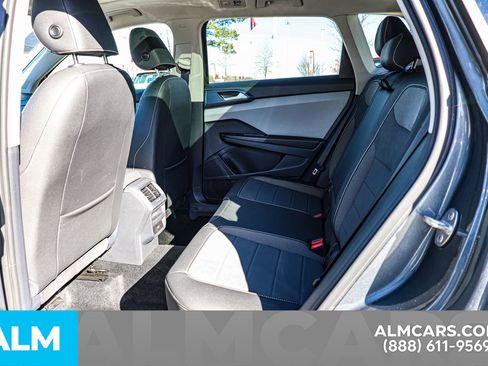 Used 2024 Volkswagen Taos SE image 18