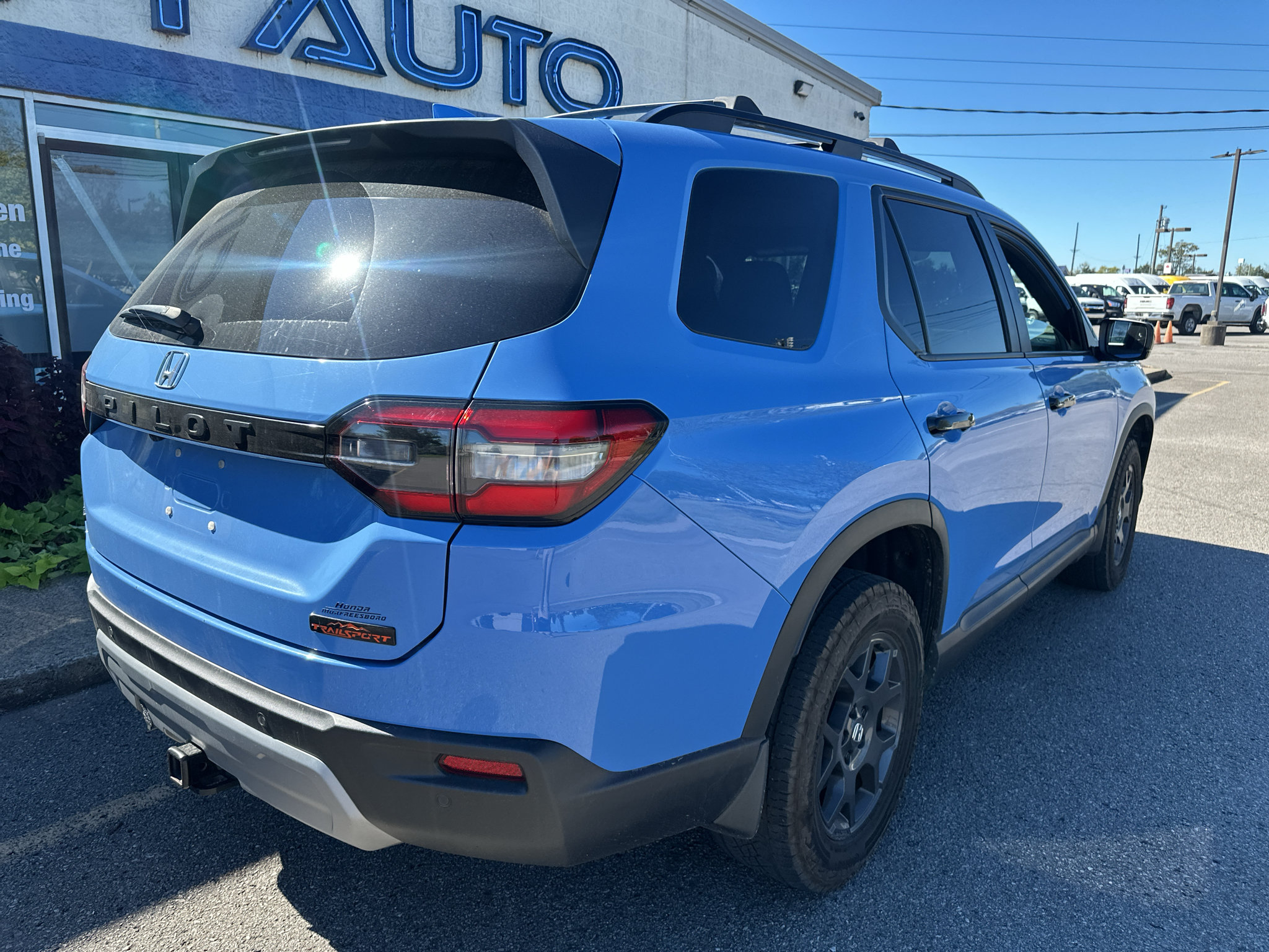 Used 2025 Honda Pilot TrailSport image 4