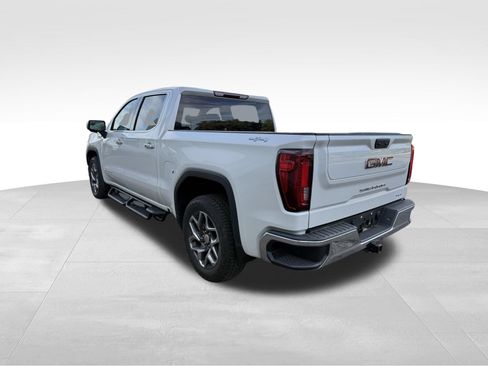Used 2022 GMC Sierra 1500 SLT w/ SLT Convenience Package AWD/4WD image 5