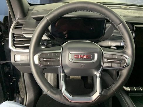 Used 2025 GMC Acadia Elevation AWD/4WD image 9