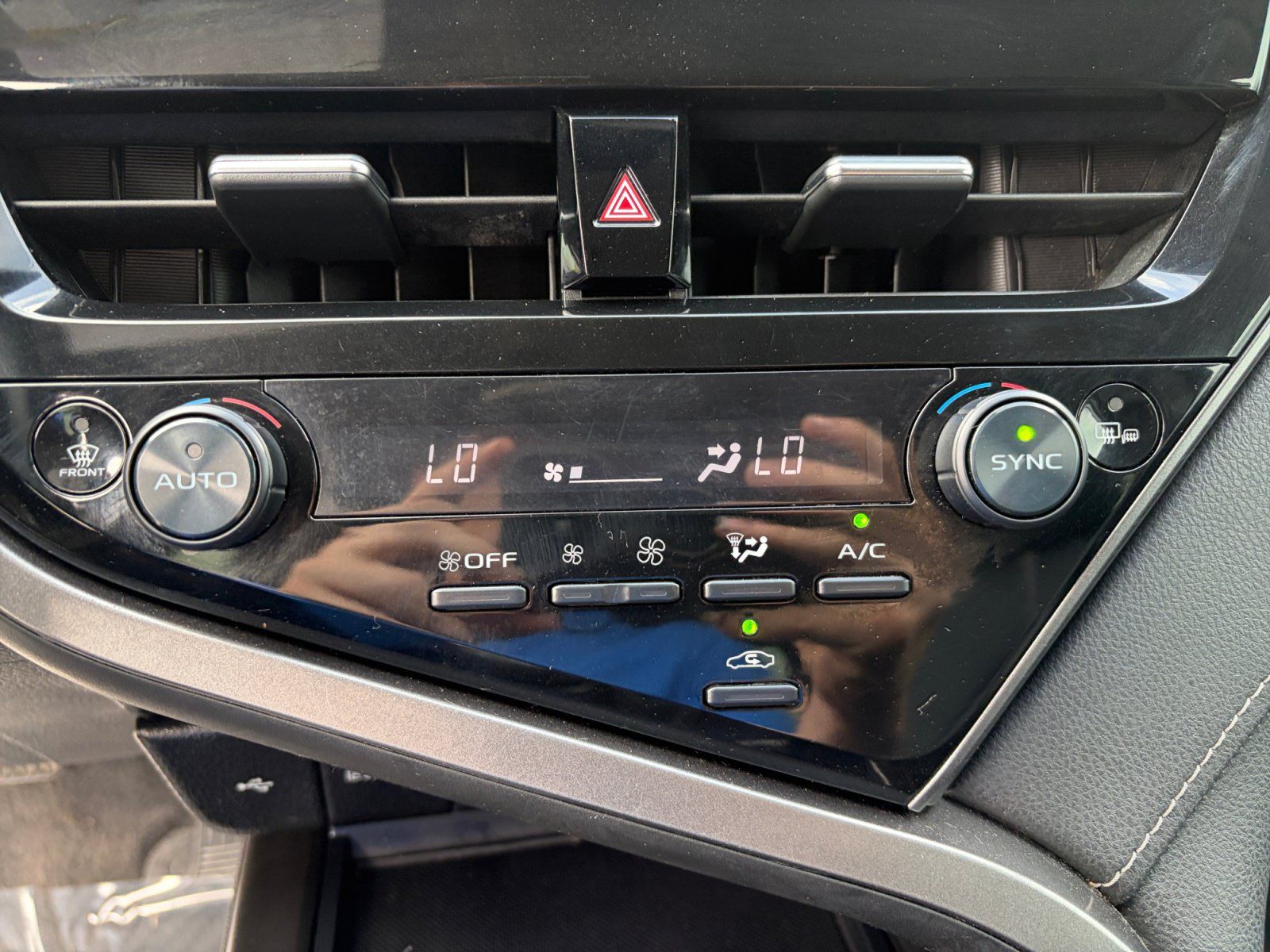 Used 2022 Toyota Camry SE FWD image 22
