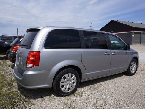 Used 2018 Dodge Grand Caravan SE w/ UConnect Hands-Free Group FWD image 6