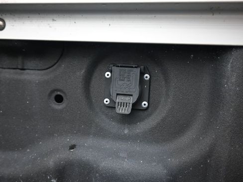 Used 2019 Nissan Titan SL w/ Midnight Edition image 51