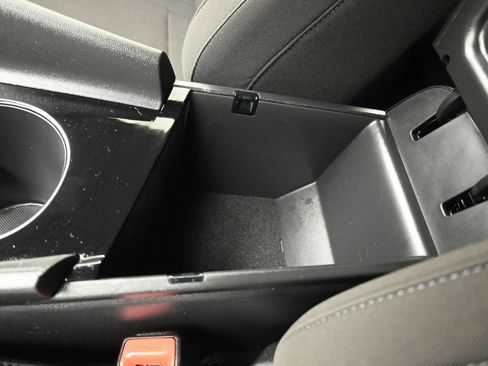 Used 2025 Hyundai Elantra SEL FWD image 28