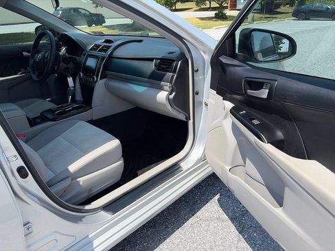Used 2014 Toyota Camry LE FWD image 14