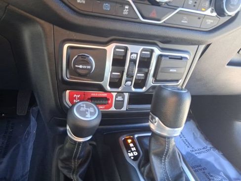 Used 2024 Jeep Wrangler Unlimited AWD/4WD image 22
