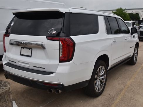 Used 2022 GMC Yukon XL Denali AWD/4WD image 7