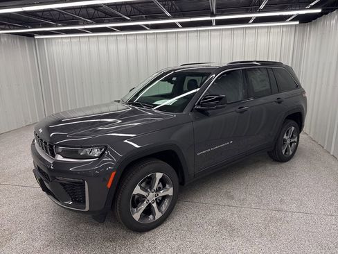New 2026 Jeep Grand Cherokee Limited RWD image 2