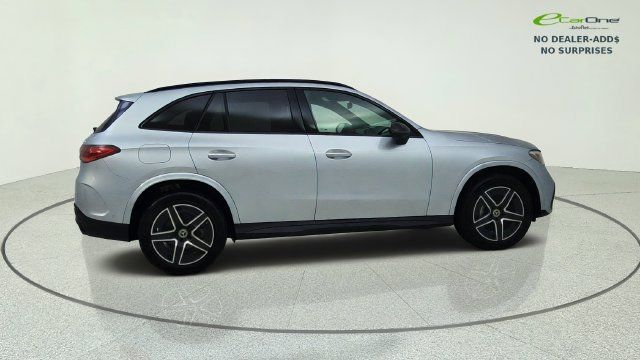 Used 2025 Mercedes-Benz GLC 300 4MATIC image 7