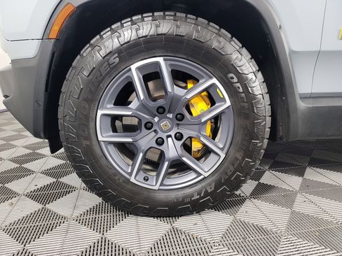 Used 2023 Rivian R1S Adventure image 9