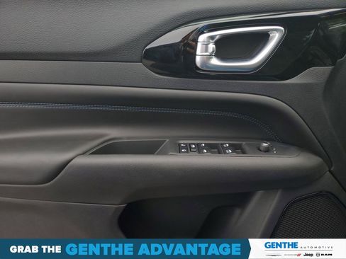 Used 2026 Jeep Compass Limited image 10