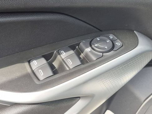 Used 2025 Chevrolet Trax LS FWD image 13