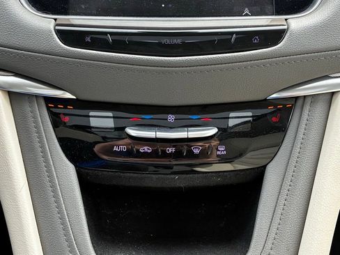 Used 2018 Cadillac XT5 Luxury w/ Driver Awareness Package AWD/4WD image 29