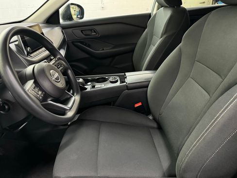 Used 2024 Nissan Rogue S image 10