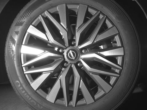 Used 2025 Nissan Altima 2.5 SV FWD image 13