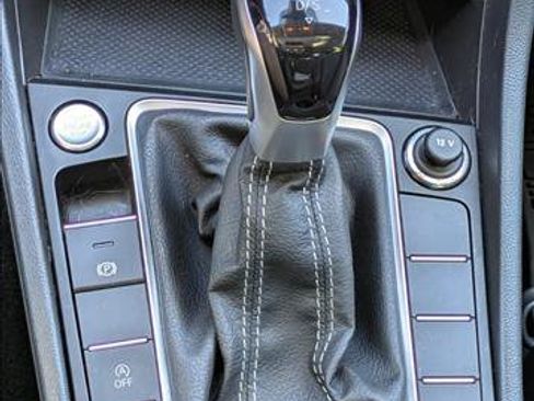 Used 2023 Volkswagen Jetta SE w/ Panoramic Sunroof Package FWD image 13